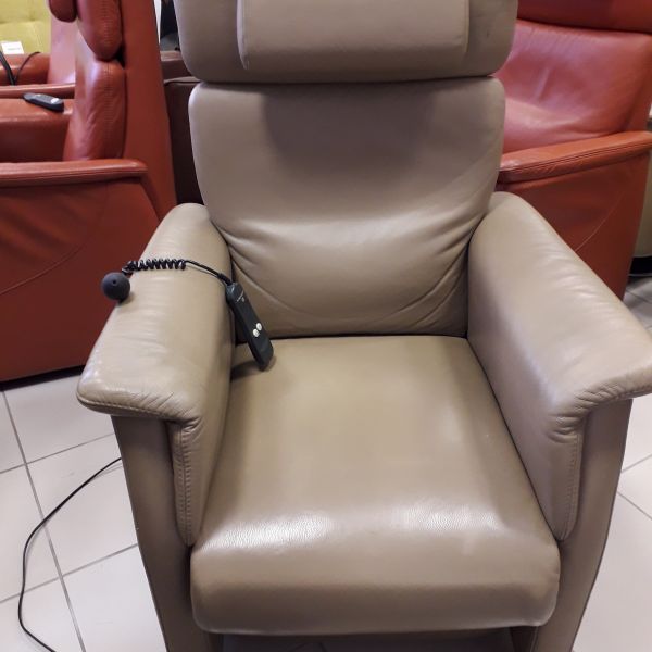 Elektromos, felállás segítő, relax fotel drapp bőr R/011